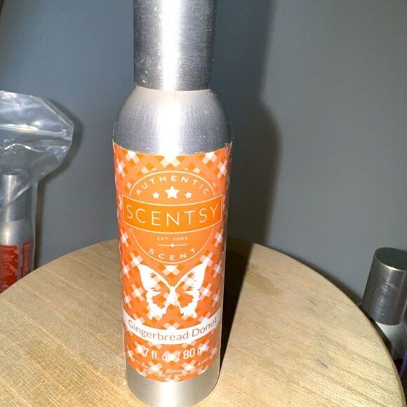 SCENTSY ROOM FRAGRANCE [GINGERBREAD DONUT] - Picture 1 of 2